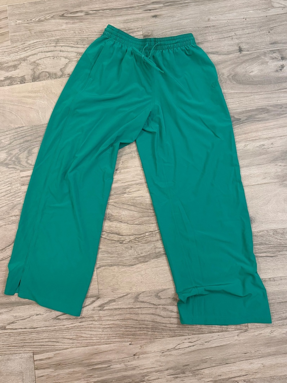 lululemon athletica Court Rival Wide-Leg Sweatpants Green 💚 Size 6
